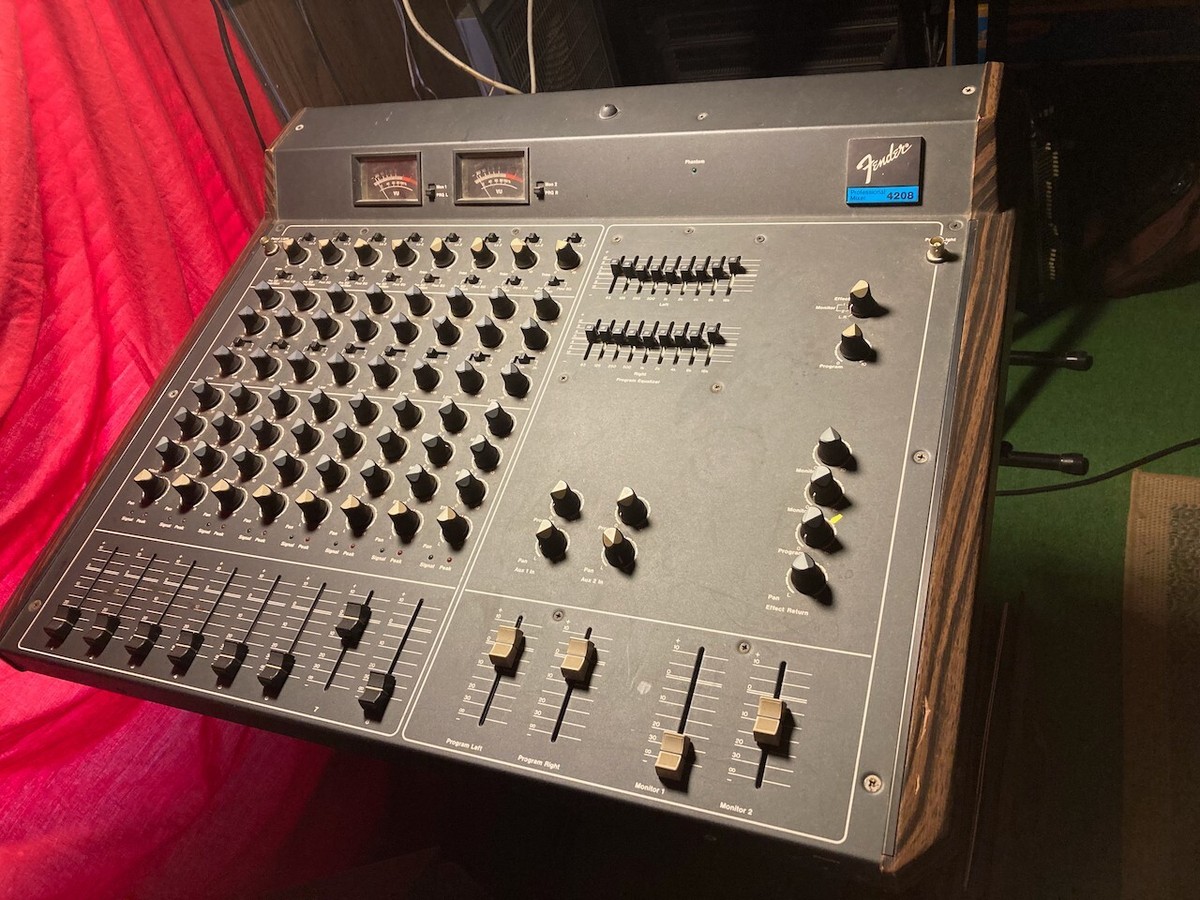 Vintage FENDER 4208 Analog model 8 channel Mixer works needs TLC