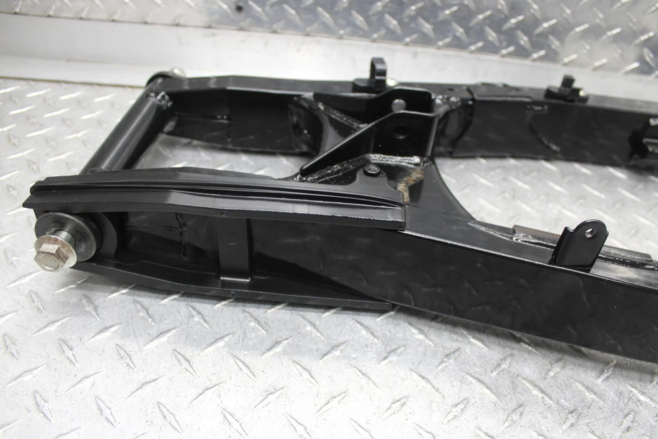 Suzuki GW250F 2015 basculante trasero suspensión trasera brazo oscilante 61100-48H00-Yga Foto 3 de 4
