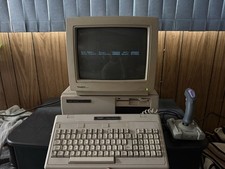 TANDY 1000 HD Personal Home Computer with VM-2 Monochrome Monitor