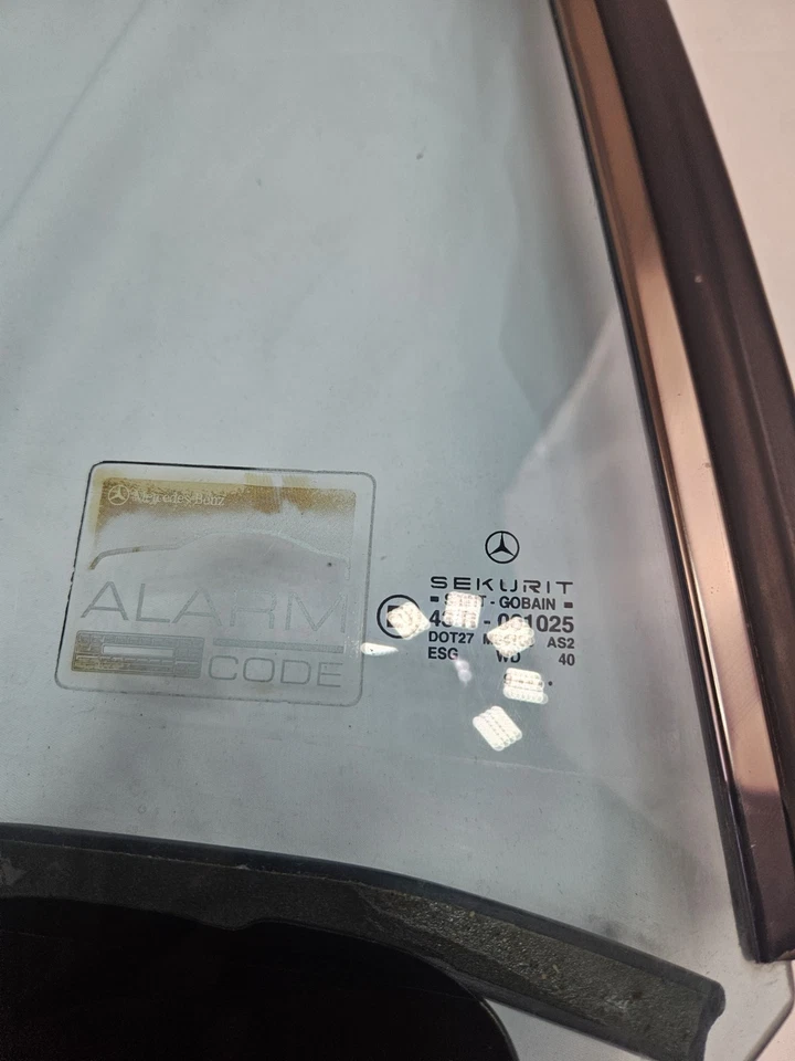 Mercedes W208 CLK430 CLK320 Convertible Cuarto Ventana Vidrio Lado Derecho OEM Foto 2 de 4