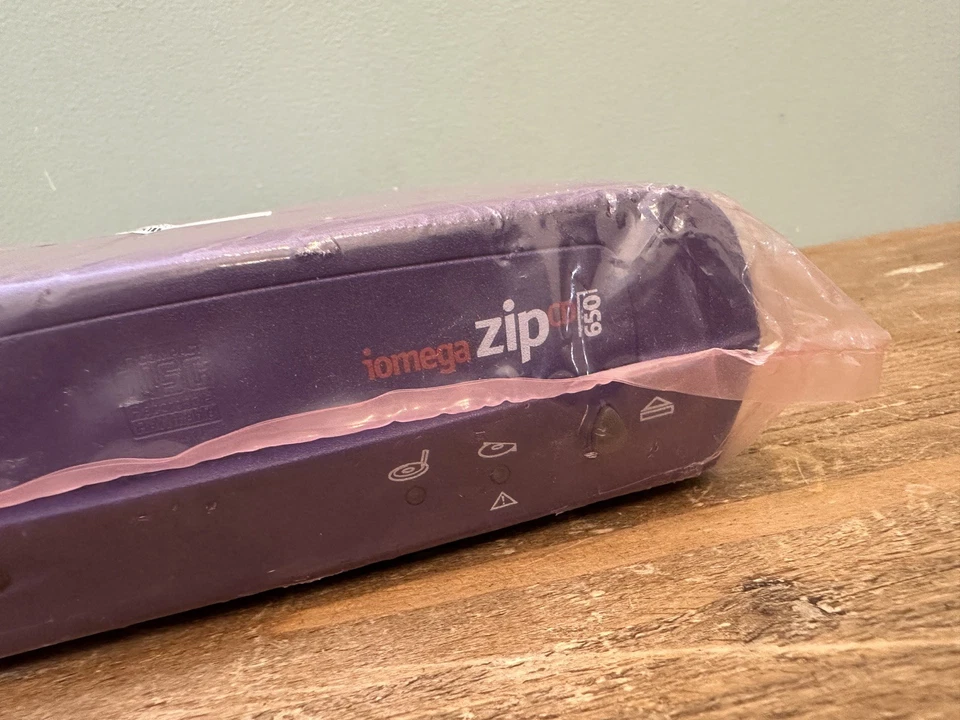 NEW - Iomega ZIPCDUSB ZIP CD 650 CD-R/RW External USB Drive CD-ROM ONLY - Image 3 of 4