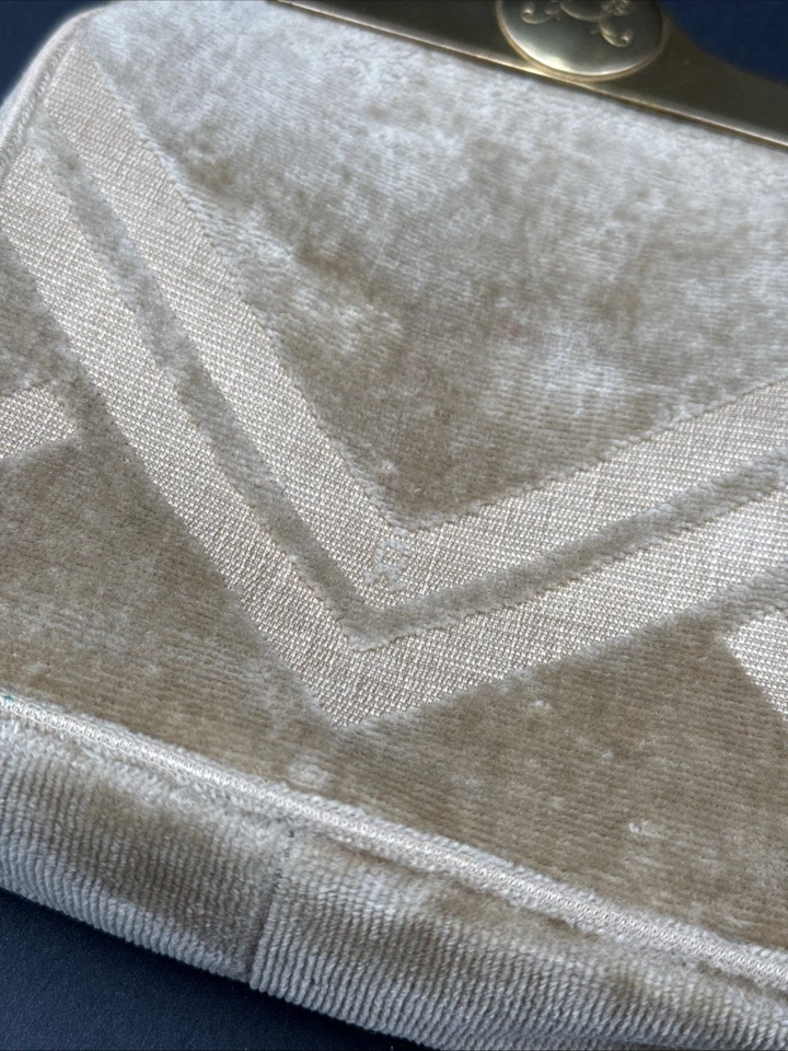 ROBERTA DI CAMERINO- 1960s Ivory Beige Velvet Purse Clutch Bag Gold Hardware 7x7 - Image 2 of 4