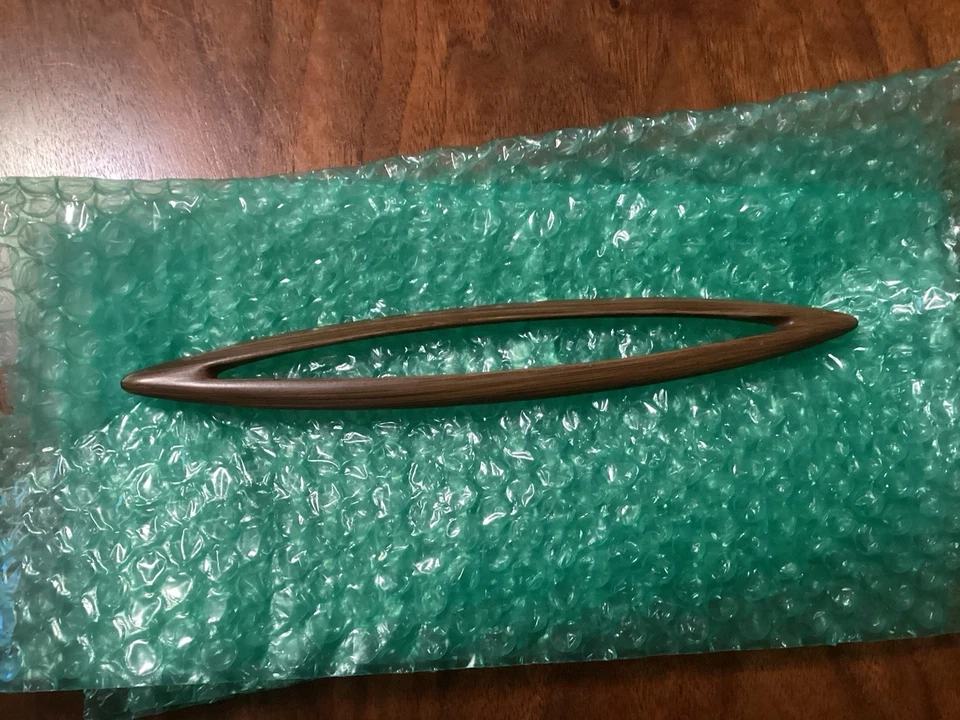 ￼ One Vintage Broyhill Sculptra cat eye drawer pull. ￼ - Image 4 of 4