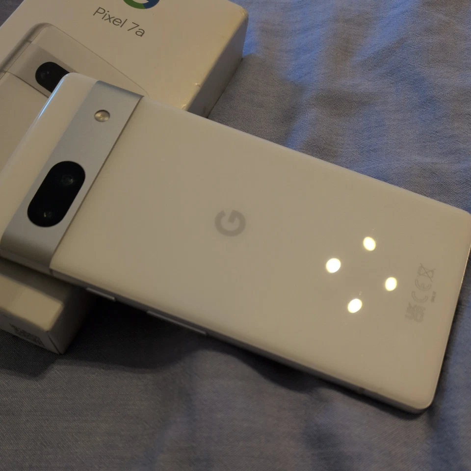 Google Pixel 7a 128GB White Unlocked – Excellent Condition - Image 3 of 4