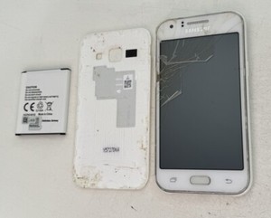 Samsung  Galaxy J1 SM-J100H 4GB Weiss Platine & Kamera Ok Teilespender Händler