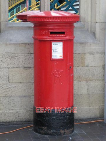 PHOTO VICTORIAN POSTBOX ON CARLISLE RAILWAY STATION 2013 - Picture 1 of 1