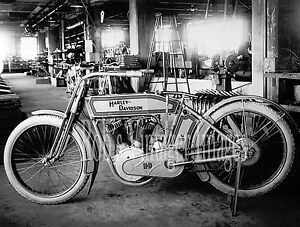 Vintage Harley  Davidson  Motorcycle factory  shop  Photo 1914 