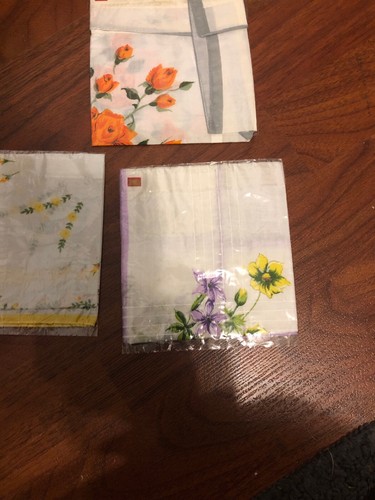 Three Vintage Lady Fair Women’s Floral Hankies New In Package - Picture 6 of 7
