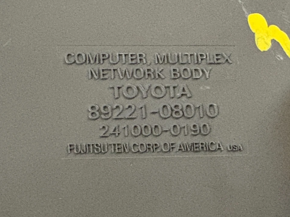 01-03 Toyota Sienna Multiplex Relay Integration Body Control Module 89221-08010 - Image 2 of 4