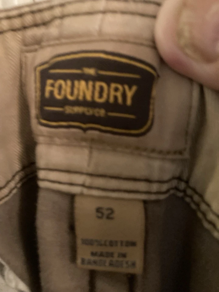 Men's Cargo Shorts Camouflage Pattern with Multiple Pockets, Size 52 - Image 4 of 4