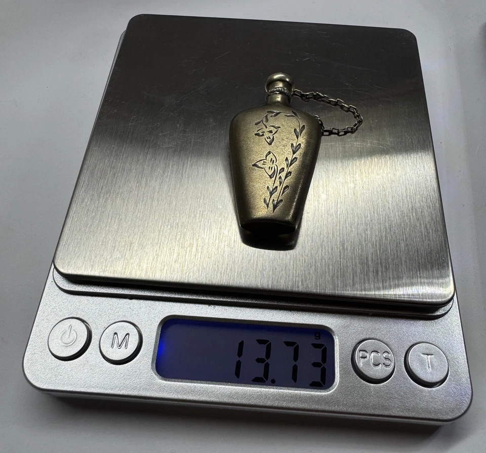 Frasco de perfume plateado URSS 875 botella de aroma floral grabado 13,7 g vintage Foto 3 de 4