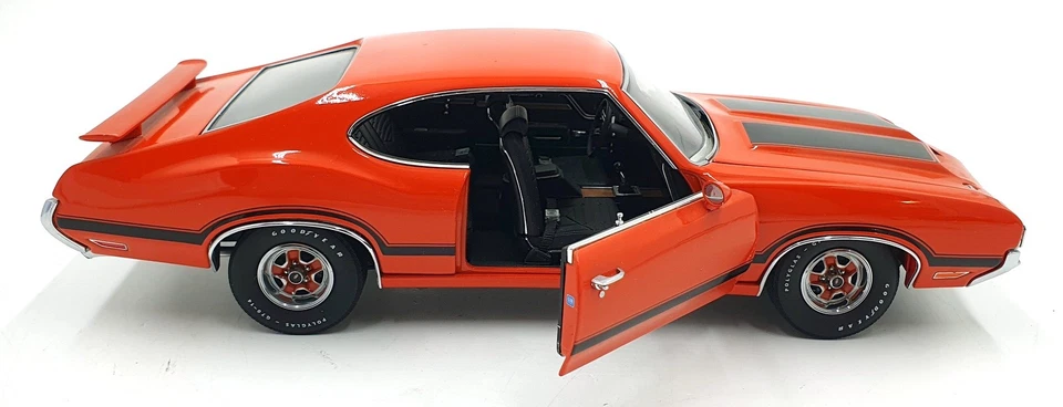 Exact Detail 1/18 Scale WCC306B - 1970 Oldsmobile 4-4-2 W-30 - Rallye Red - Image 4 of 4