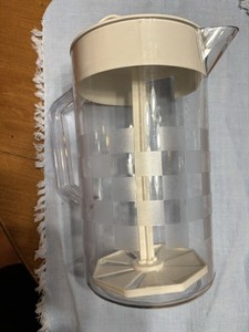 Pampered Chef Quick Stir 2 QT Mixing Pitcher Checkered Pattern #2270