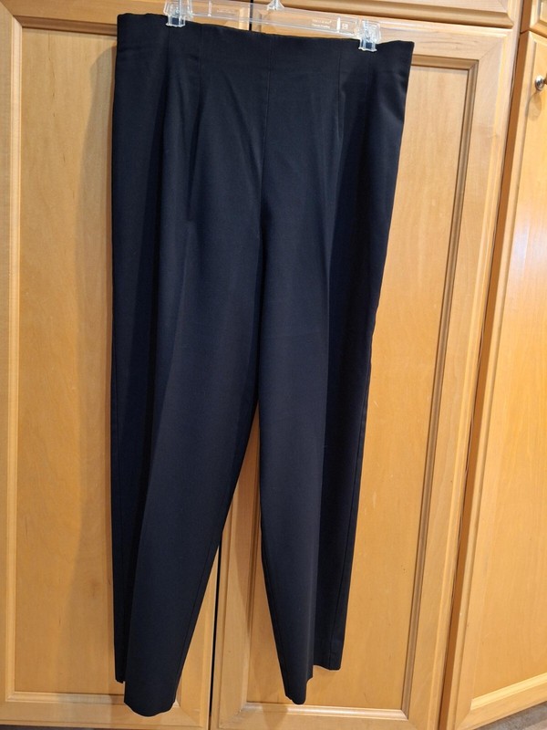 Briggs Women's Black Pants Sz 14P, Flat Front; tapered ankle Cut; Hidden Zipper