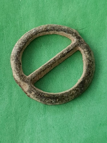 Lovely rare small type 13/14 hundreds bronze buckle Please read description L457