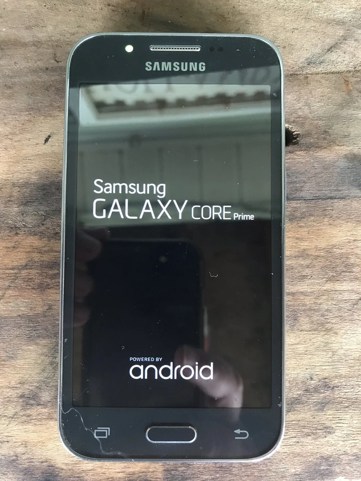 Teléfono Samsung Galaxy Core Prime Straight Talk 8 Gig en buen estado de funcionamiento Foto 2 de 4
