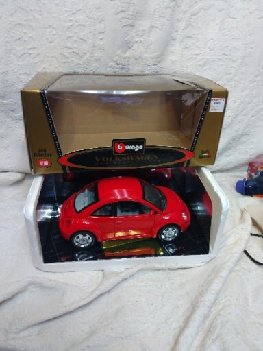 Burago Volkswagen New Beetle 1998 Gold Collection 1/18 3342 Red