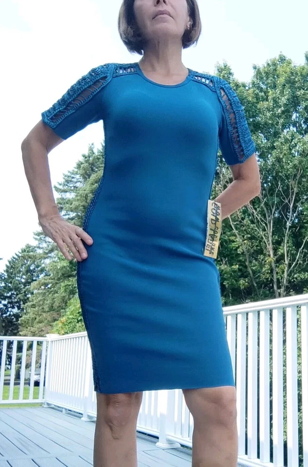 Nuevo con etiquetas Vestido ajustado azul etiqueta dorada Wow Couture con ojales - Talla S, M, L elástico  Foto 2 de 4