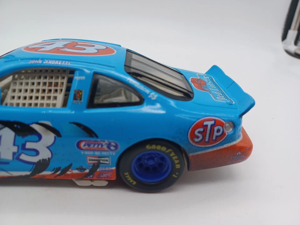Hot Wheels John Andretti #43 STP escala 1/24 Pontiac Grand Prix 1997 usado - Imagem 2 de 4