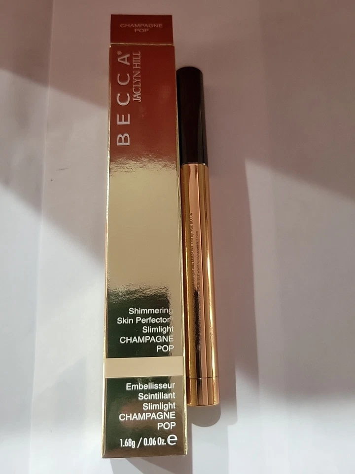 Iluminador BECCA Jaclyn Hill Shimmering Skin Perfector Slimlight - Champagne Pop Foto 2 de 4