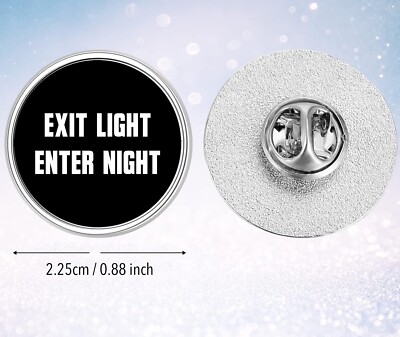 Exit Light Enter Night Metallica Pin Anstecker, Metall. 2,5 cm (ca. 1 Zoll) Größe.