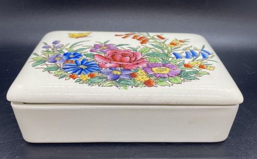 Wedgwood Bone China Lidded Box Hand Painted Flowers Signed Butterfly England Nos - Picture 3 of 11
