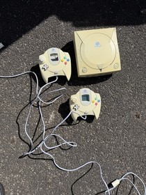 Sega Dreamcast Console Complete With 2 Controllers All Power Cables Fully Works