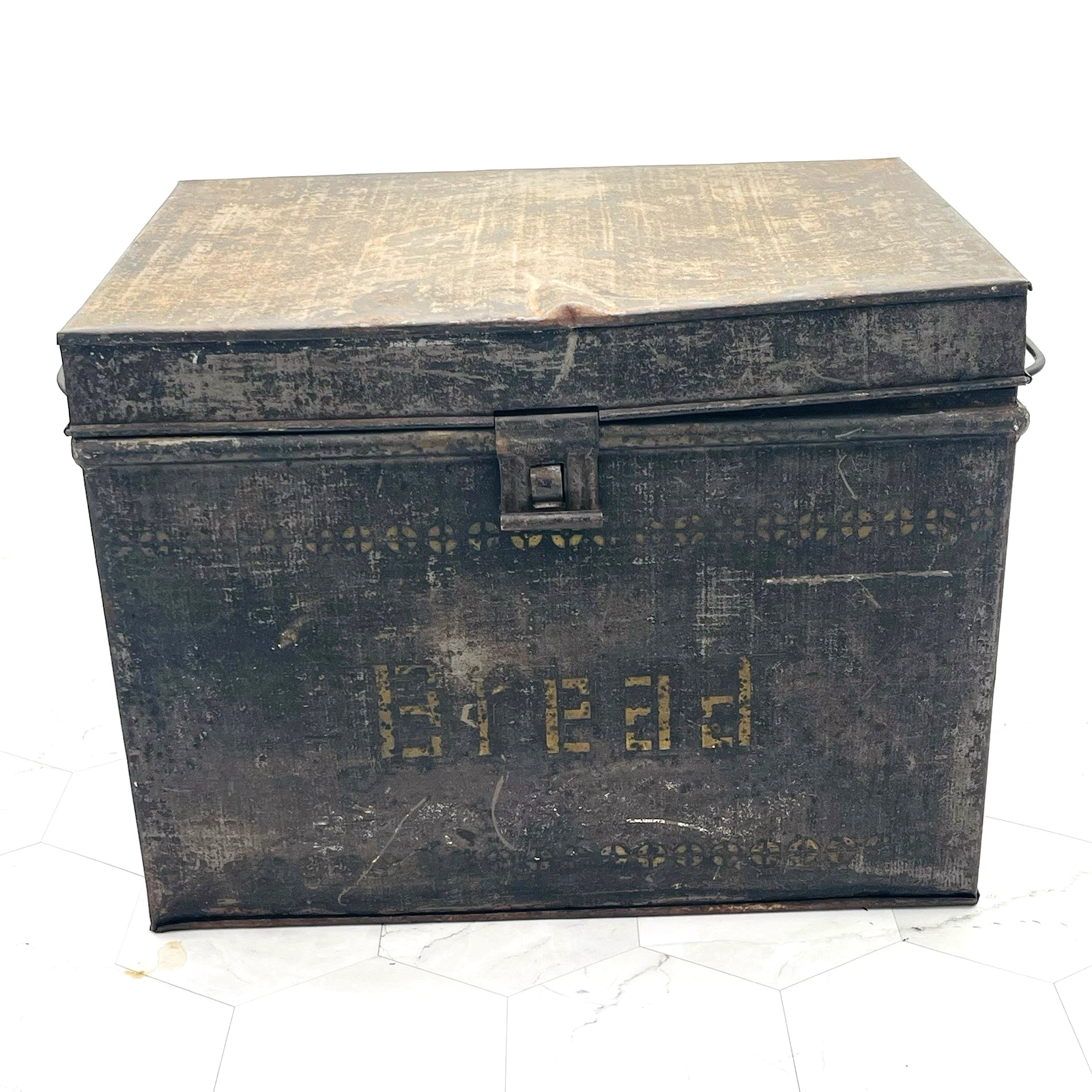 Antique Kitchen Metal Locking Bread Box Handle Hinged Lid Tin Farmhouse