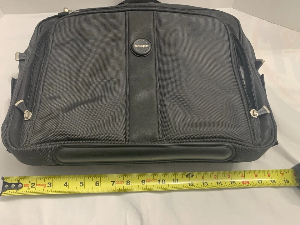 Maletín para computadora portátil Kensington Contour negro vintage con correa para el hombro Foto 2 de 4
