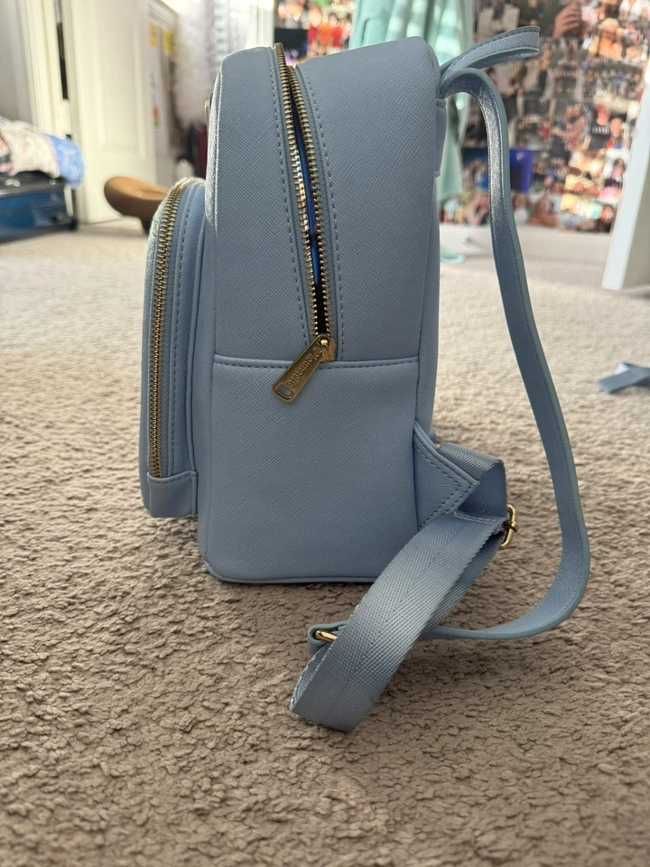 Mochila Marie Loungefly azul claro disney-buen estado; usada un par de veces Foto 4 de 4