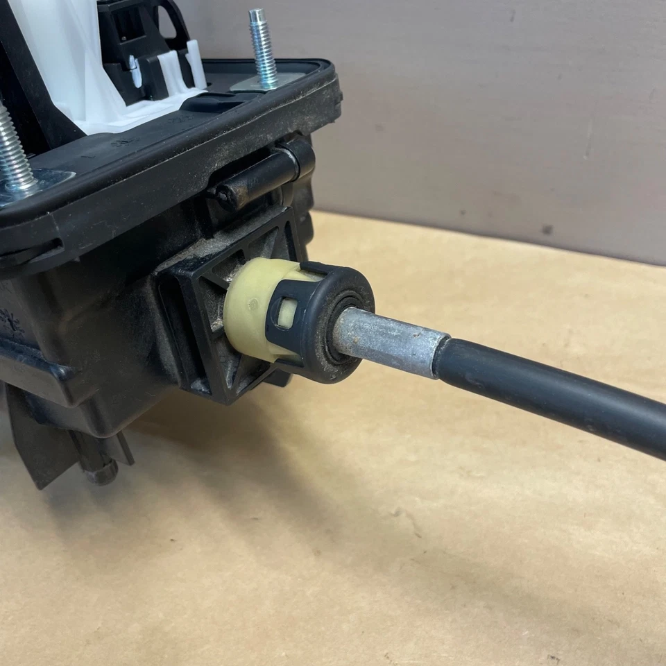 13-17 AUDI Q5 SQ5 AUTOMATIC TRANSMISSION GEAR SHIFTER SELECTOR BOX W/ CABLE OEM - Image 4 of 4