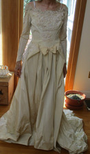 Vtg 1960 Ivory Cream Lace  Beads Embroidered Wedding Dress and Veil XS