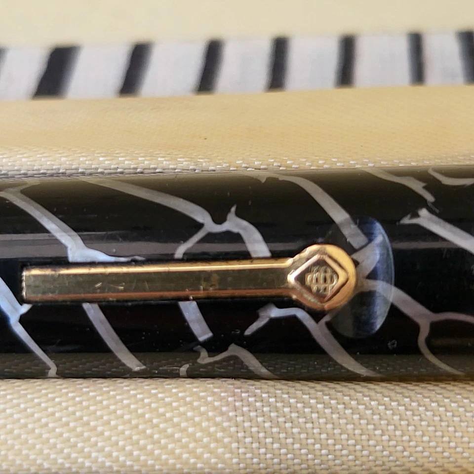 Pluma Estilográfica y Lápiz Propulsor Conway Stewart Nº58 Nº33 en Hielo agrietado. Foto 2 de 4