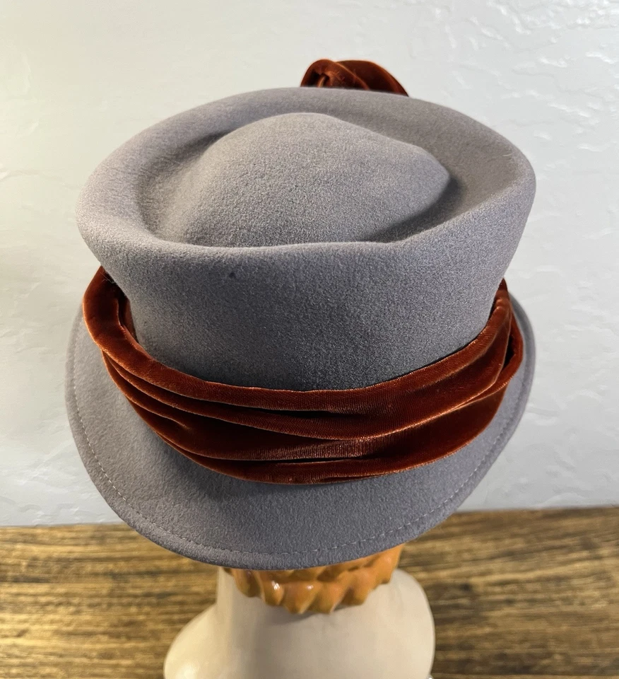 Sombrero Belvedere de Lana Vintage Damas en Lavanda con un Lazo de Terciopelo Naranja Quemado Foto 3 de 4