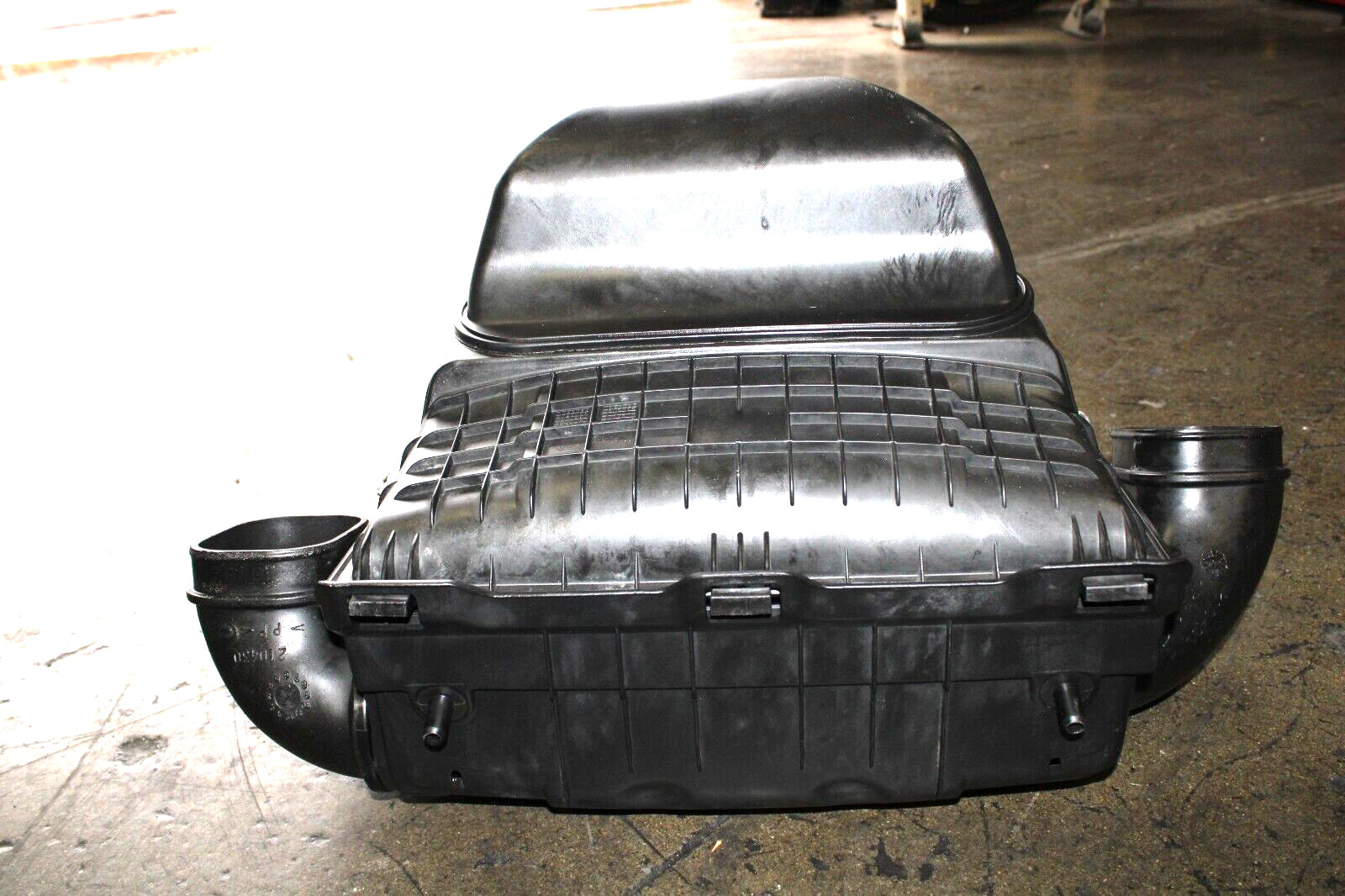Maserati Granturismo 4.7, Air Cleaner, No sensor, Used, P/N 232607
