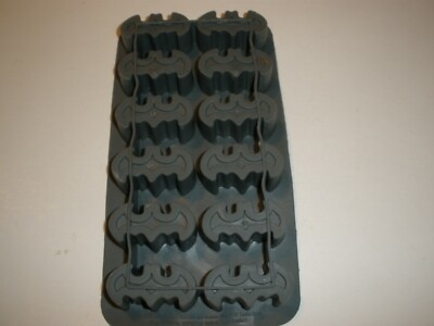 JCUP Inc Batman Jello Mold 4.25'' x 8.5'' Rubber Type Material (O45)