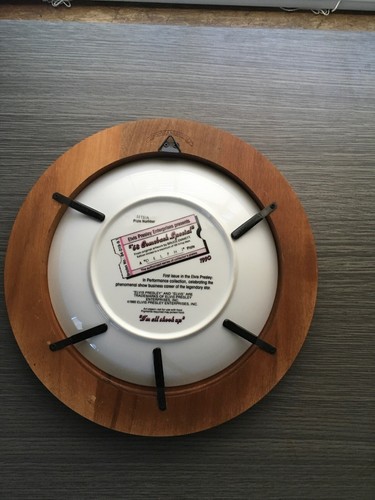 ELVIS PRESLEY “68 Comeback Special” Wooden Framed Collectors Plate - Picture 3 of 3