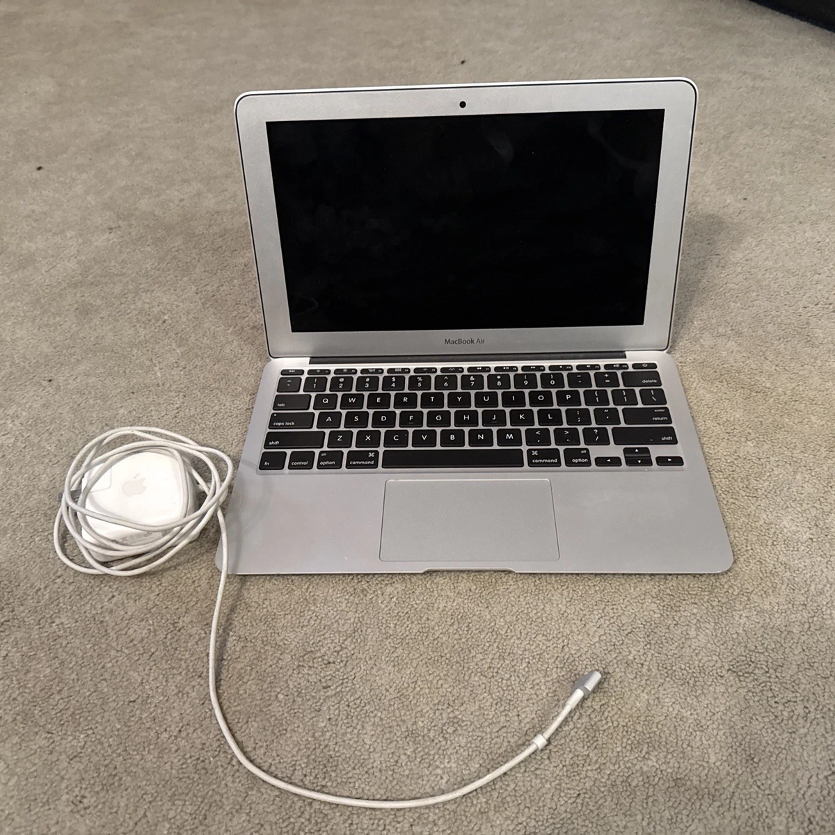 MacBook Air Mac OS X 10.10, Yosemite Apple Laptops 2014 Released