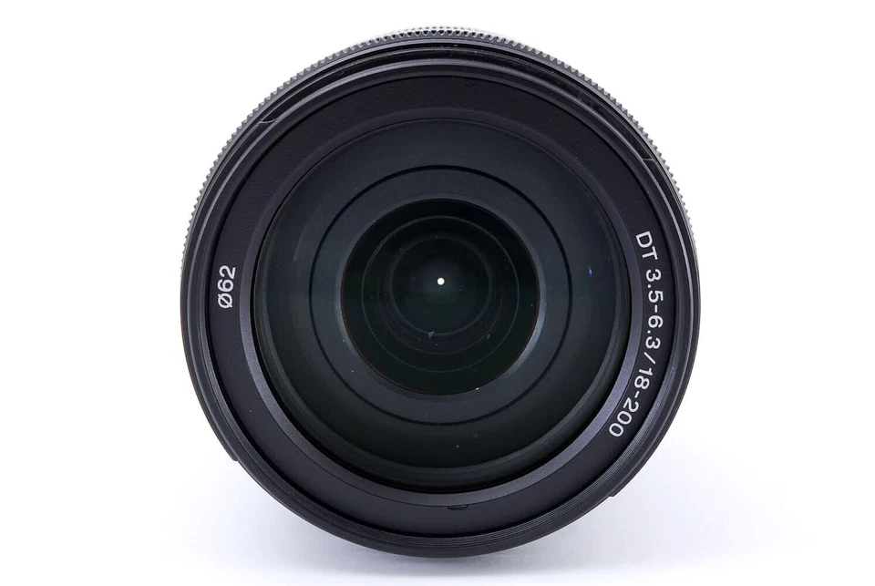 Sony DT 18-200mm F3.5-6.3 SAL18200 Lens Black with Caps - Image 4 of 4