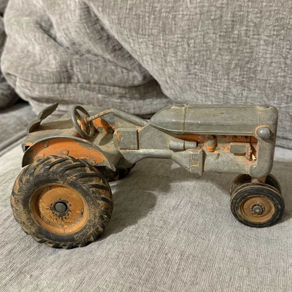 Vintage Farm 1947 American Precision Products 1/12th Allis Chalmers 'C' Tractor - Image 4 of 4