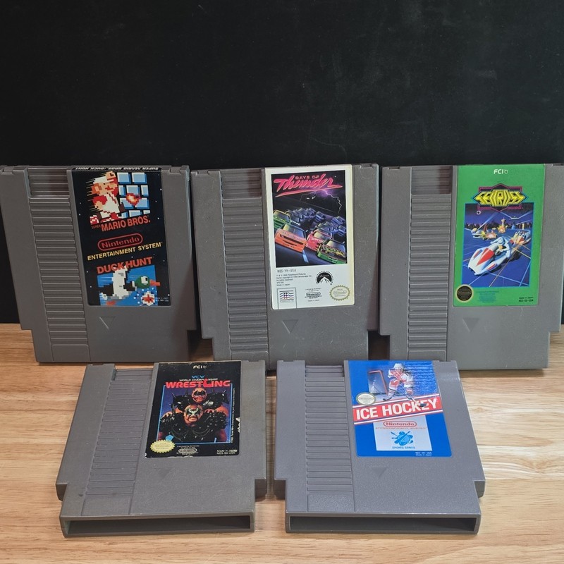 Nintendo NES Game Cartridge Lot Super Mario/Duck Hunt Ice Hockey WCW 1942
