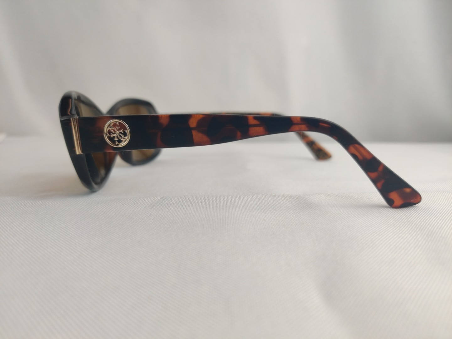 Guess GU7410 52E Tortoise Rectangular Plastic Sun… - image 4