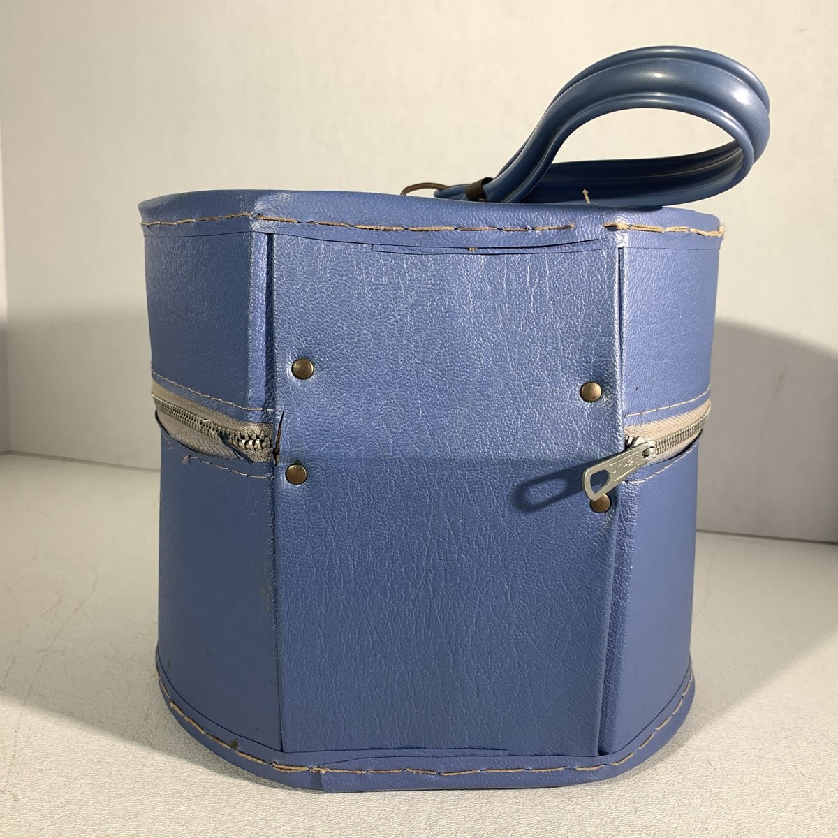 Vintage 50s Blue Vinyl Train Case Hat Wig Box Small Round  display picture 3