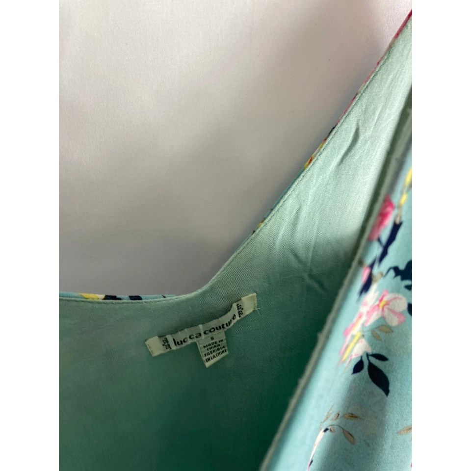 Vestido recto floral sin mangas Lucca Couture Urban Outfitters talla pequeña Foto 2 de 3