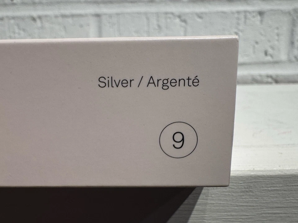Oura Ring 4 Silver Size 9 NIB Sealed - Image 3 of 4