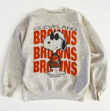 80's CLEVELAND BROWNS x SNOOPY Football Graphic Unisex Sweatshirt KH18944
