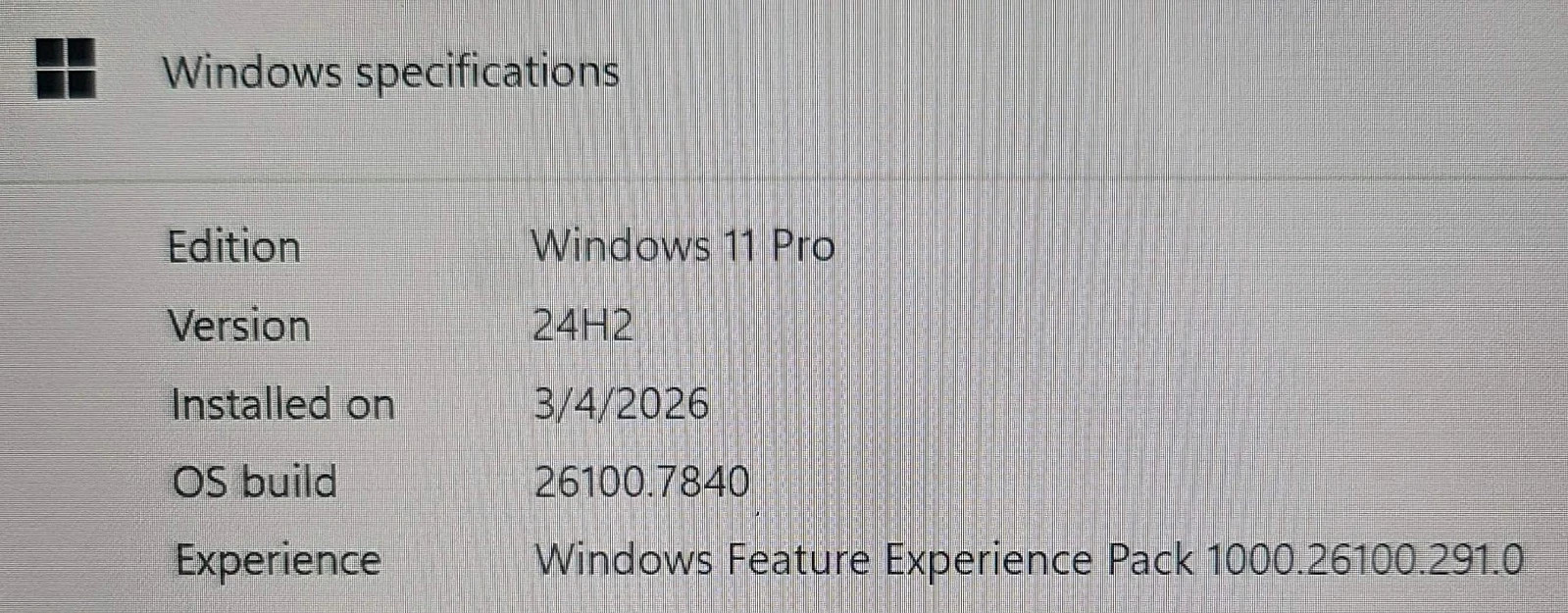 Dell Latitude 7210, 12.3-Inch Laptop, with i5-10310U, 256 GB SSD (Solid State Drive), Windows 11 Pro