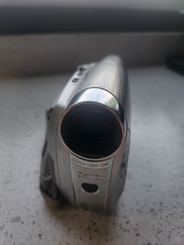 Canon ZR830 35x Optical Zoom Digital Video Camcorder Untested No Charger - Picture 2 of 6