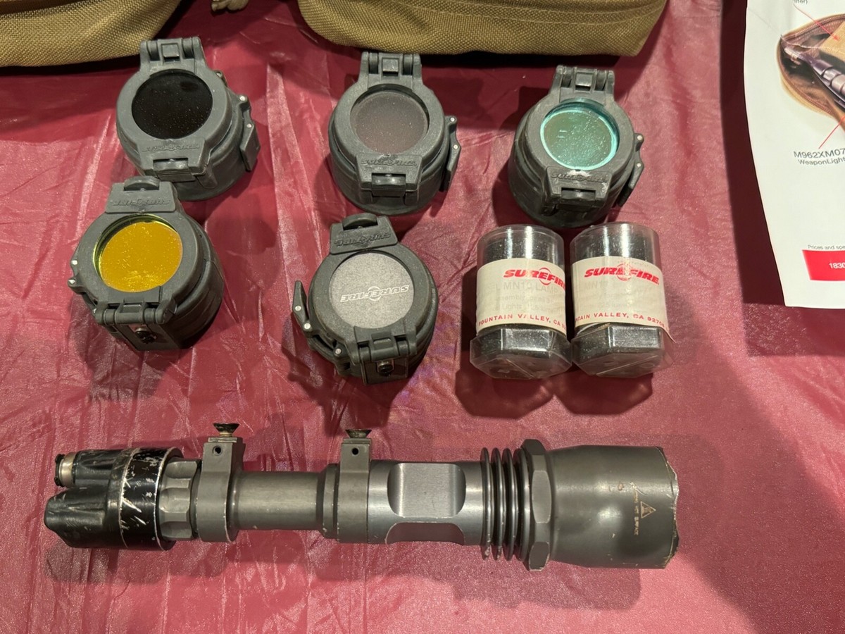 米軍実物　SUREFIRE M962 WEAPON LIGHT SYSTEM SureFire M962 KIT01 Millennium Universal Tactical