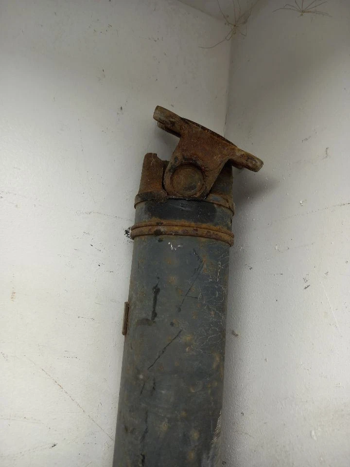 06-18 TOYOTA RAV 4 REAR DRIVE SHAFT 4WD - Image 2 of 4